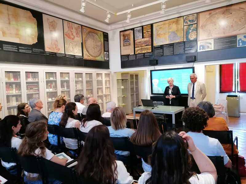 “Scuola estiva 2024”. L’Ente Nazionale e il Comune di Certaldo ricordano il presidente
onorario all’apertura della scuola estiva. Frosini: “Un percorso formativo voluto dal prof. Zamponi rivolto ai giovani studiosi boccacciani”