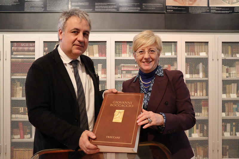 “Boccaccio650”. Le iniziative scientifiche e culturali dell’Ente Nazionale Giovanni Boccaccio per le celebrazioni: edizioni di scritti boccacciani, convegni internazionali, ricerche e studi innovativi sul più grande novelliere d’Europa. Ad ottobre “Una drammaturgia per Boccaccio” della Compagnia Lombardi- Tiezzi. Per gli ospiti delle iniziative in omaggio l’Agenda Letteraria di Giovanni Boccaccio 2025. La presidente Frosini: “Siamo tutti coinvolti nell’impegno comune di onorare il centenario”